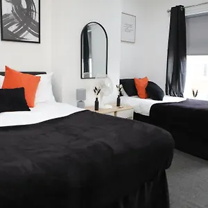 2-bed With Rooftop Garden In Prime Location Cardiff