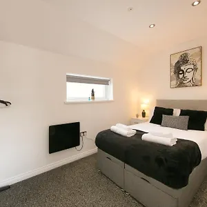 Stylish With Private Garden! Near City Centre - Contractors, Relocators, Tourists Cardiff