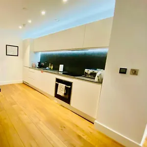 Luxury Spacious Cardiff
